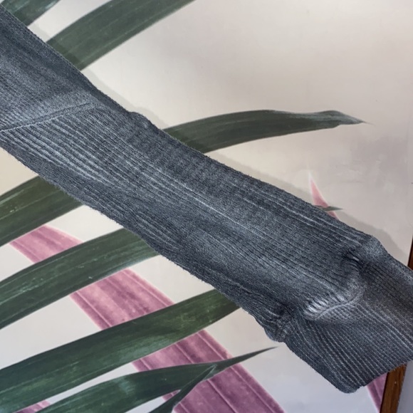 Kaisley Waffle Knit Top - Picture 4 of 9